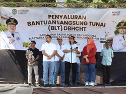 Bupati-Wabup Nganjuk Salurkan BLT Cukai untuk 4.095 Pekerja Rokok