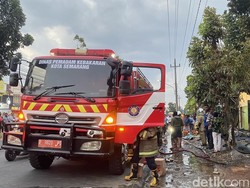 Sibuknya Damkar Semarang Padamkan Belasan Kebakaran dalam Sehari