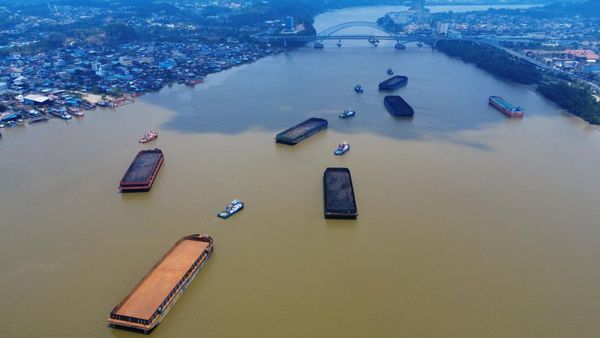 Debit Sungai Mahakam Menyusut, Muatan Tongkang Batu Bara Dibatasi 5.500 Ton
