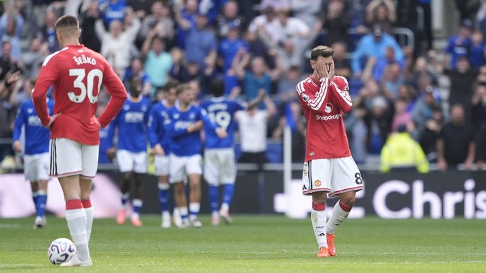 Manchester Uniteds Bruno Fernandes reacts after Evertons Tyrique George scores their sides first goal of the game during the Premier League match at Hill Dickinson Stadium, Liverpool. Picture date: Sunday September 6, 2026. (Photo by Peter Byrne/P
