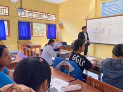 Pernah Kesulitan Bayar Les, Pria di Buleleng Kini Buka Kelas Mandarin Gratis