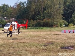 Heli Water Bombing Mulai Padamkan Api di Jalur Pendakian Ijen