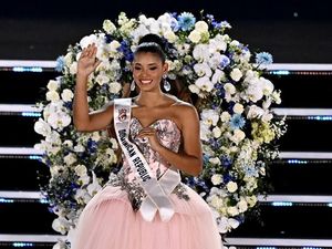 Joheirry Mola dari Dominika Juara Miss World 2026, Wakil RI Terhenti di 40