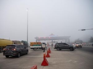 Kabut Asap Pekat, Tol Palembang-Prabumulih Ditutup Sementara