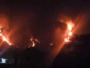 68 Pendaki Sempat Terjebak Kebakaran Gunung Bulu Saukang Maros