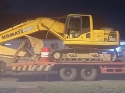 Tronton Muat Ekskavator Tabrak Pemotor di Luwu, Ibu Luka-Anaknya Tewas
