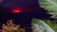 Lava Pijar Gunung Anak Krakatau Terlihat dari Serang