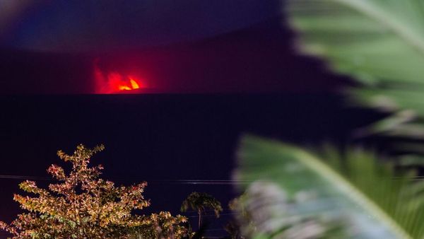 Lava Pijar Gunung Anak Krakatau Terlihat dari Serang
