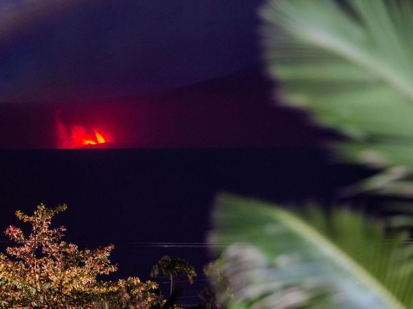 Lava Pijar Gunung Anak Krakatau Terlihat dari Serang