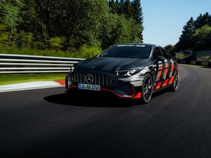 Mobil Listrik Mercedes-AMG CLA 45 Meluncur! 0-100 Km/Jam Cuma 2,7 Detik