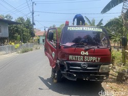 Mobil Damkar Tabrakan dengan Pemotor di Parepare, 2 Remaja Tewas