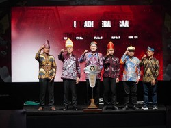 Ragam Etnis Bersatu dalam Parade Kebangsaan di Lamongan