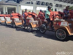 Senyum Lansia Ciamis Terima Bantuan Becak Listrik