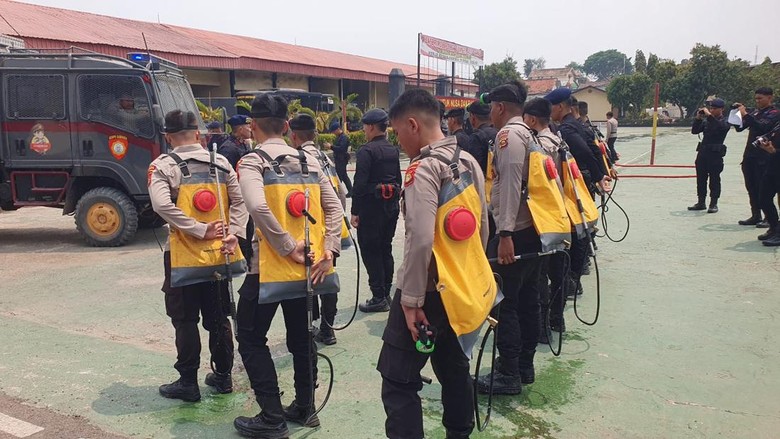 1.000 Personel Polda Sumsel Bantu Pemadaman Karhutla di Muara Enim