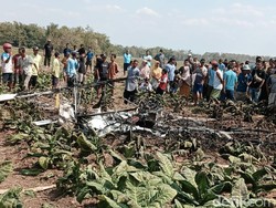 Pesawat Capung Jatuh dan Terbakar di Ladang Tembakau Blora
