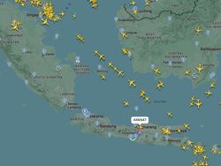 Pesawat Menjauh dari Soetta dan Selat Sunda Imbas Erupsi Anak Krakatau