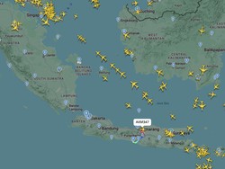 Pesawat Menjauh dari Soetta dan Selat Sunda Imbas Erupsi Anak Krakatau