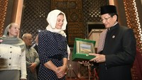 Gaya Chic-Elegan Putri Mahkota Swedia Pakai Kerudung saat Kunjungi Istiqlal