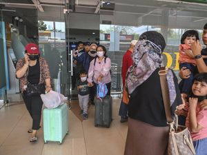 Ini yang Perlu Dilakukan Jika Anak Terpaksa Keluar Rumah di Tengah Abu Vulkanik