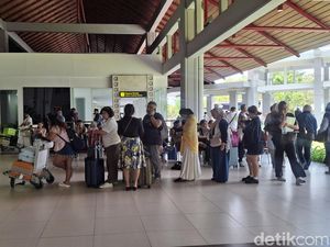 Video: Erupsi Anak Krakatau Ganggu Penerbangan, Turis Rusia Terkatung-katung di Bali