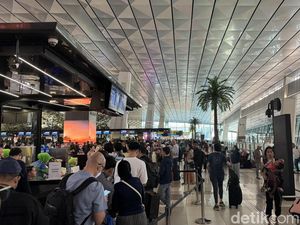 Suasana Bandara Soetta yang Ditutup Sementara, Penumpang Tertahan