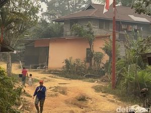 Warga Muakan Petinggi Sintang Luapkan Seabrek Keluhan, soal Jalan-Bantuan Sosial