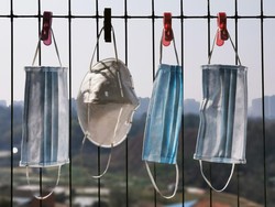 Bukan Masker Basah, Kemenkes Ungkap Jenis Masker yang Ampuh Tangkal Abu Vulkanik