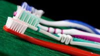 Rajin Gosok Gigi, Perlukah Pakai Water Floss? Luruskan Dulu Kesalahpahaman Ini