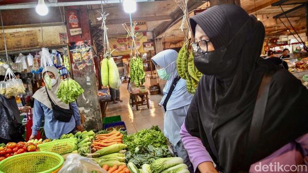 Aktivitas Jual Beli Pasar Agung Depok Tetap Ramai di Tengah Sebaran Abu Vulkanik