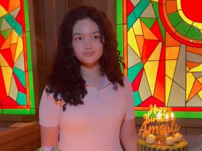 8 Potret Amora Lemos Ultah ke-15, Tampil Simpel Pakai Dress Pink