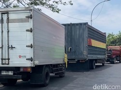 Antrean Truk Isi Solar di SPBU Ahmad Yani Parepare Picu Kemacetan