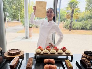 Yeay! Azizah Salsha Lulus Pelatihan Kelas Baking dari Lenotre Paris