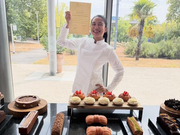 Yeay! Azizah Salsha Lulus Pelatihan Kelas Baking dari Lenotre Paris