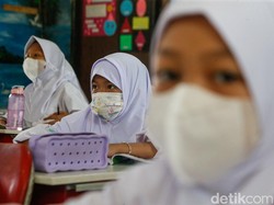 Video: Sekolah di Lampung Terapkan PJJ Imbas Abu Vulkanik Anak Krakatau
