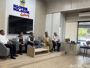 Modifikasi Cuaca untuk Padamkan Kebakaran TPA Putri Cempo Digelar Pekan Ini