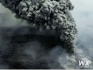 Ngerinya Melihat dan Mendengar Erupsi Anak Krakatau dari Dekat