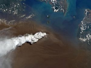 Anak Krakatau Kembali Erupsi Siang Ini, Total 4 Kali Sejak Pagi