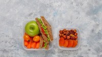 Jadwal Padat Bukan Halangan, Ini 4 Tips Tetap Rutin Makan Buah
