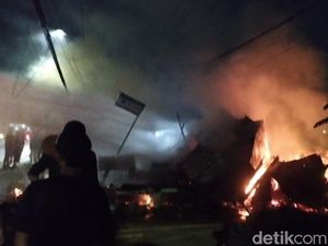 2 Bangunan Bengkel-Warung di Sumenep Ludes Terbakar dalam Hitungan Menit
