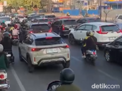 Antrean SPBU, Jalan Perintis Kemerdekaan Makassar Macet Parah Pagi Ini