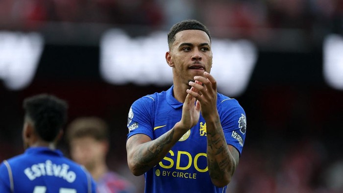 Soccer Football - Premier League - Arsenal v Chelsea - Emirates Stadium, London, Britain - September 6, 2026 Chelseas Morgan Rogers applauds fans after the match Action Images via Reuters/Paul Childs EDITORIAL USE ONLY. NO USE WITH UNAUTHORIZED AUDI