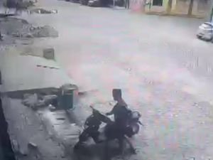 Takut Ditangkap Polisi, Maling Motor Ngumpet di Atap Rumah Deli Serdang