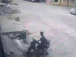 Takut Ditangkap Polisi, Maling Motor Ngumpet di Atap Rumah Deli Serdang