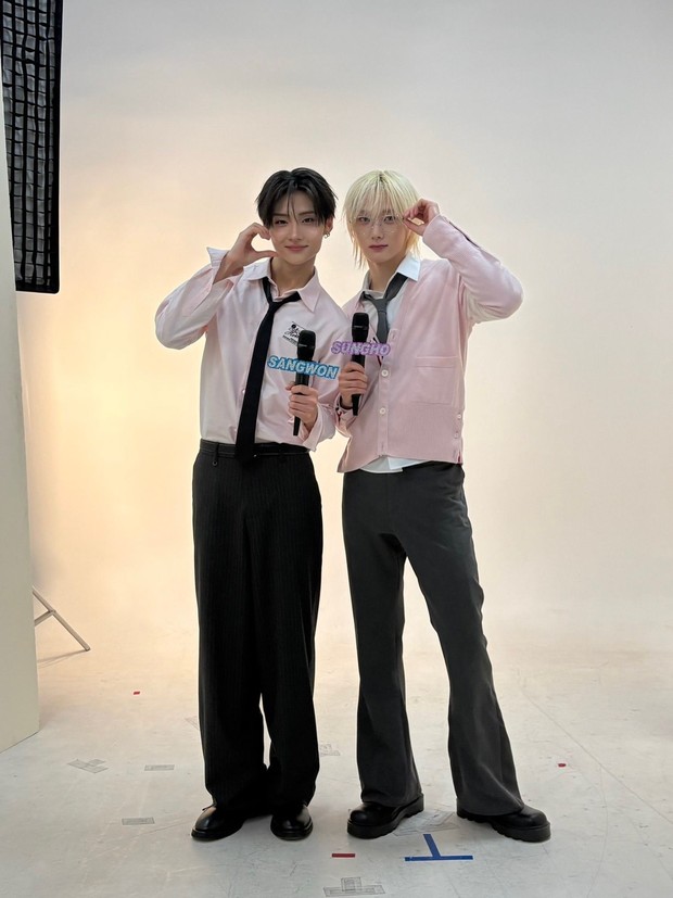 Potret Sungho BOYNEXTDOOR dan Sangwon ALD1/ Foto: x.com/mbc_entertain Potret Sungho BOYNEXTDOOR dan Sangwon ALD1 yang siap memandu acara Music Core dalam jangka waktu lama.