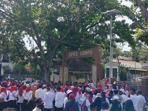 PPPK Paruh Waktu di Dompu Demo Minta Diangkat Jadi Penuh Waktu