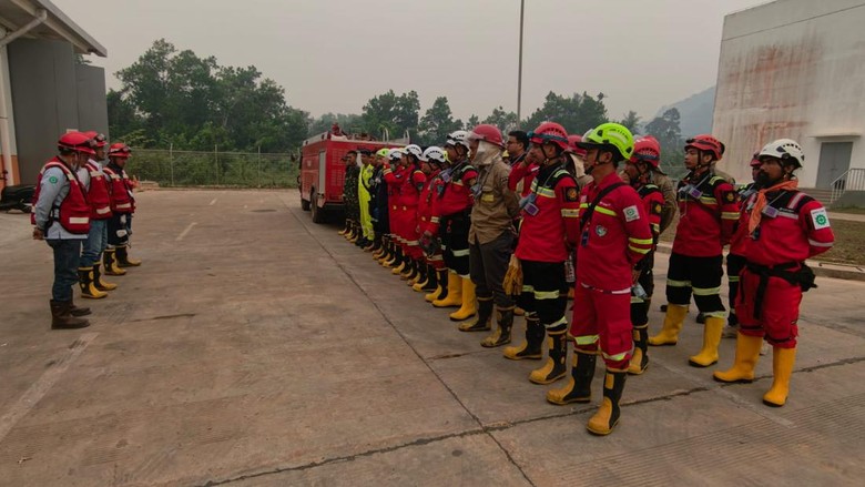 PT Timah Terjunkan Tim Pemadam Tangani Karhutla di Kalbar