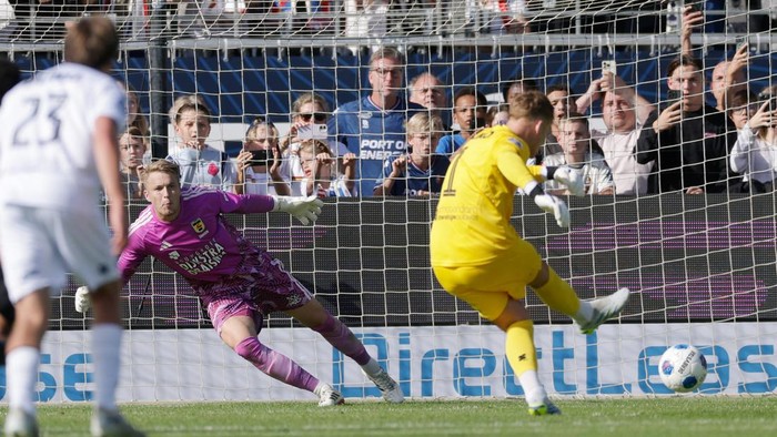 VELSEN, NETHERLANDS - SEPTEMBER 6: Ronald Koeman Jr of Telstar scores the fourth goal to make it 2-2 during the Dutch Eredivisie  match between Telstar v SC Cambuur at the 711 Stadion on September 6, 2026 in Velsen Netherlands (Photo by Roy Lazet/Soc