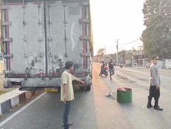 Pemotor di Bitung Tewas Usai Tabrak Truk Parkir di Badan Jalan