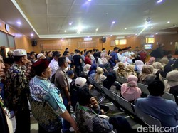 Kasus Ijon Proyek Bekasi, Ade Kuswara Hadapi Vonis Hari Ini