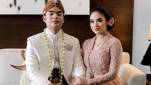Dilangkahi, Syandria Kameron Genggam Erat Tangan Adik Saat Menikah